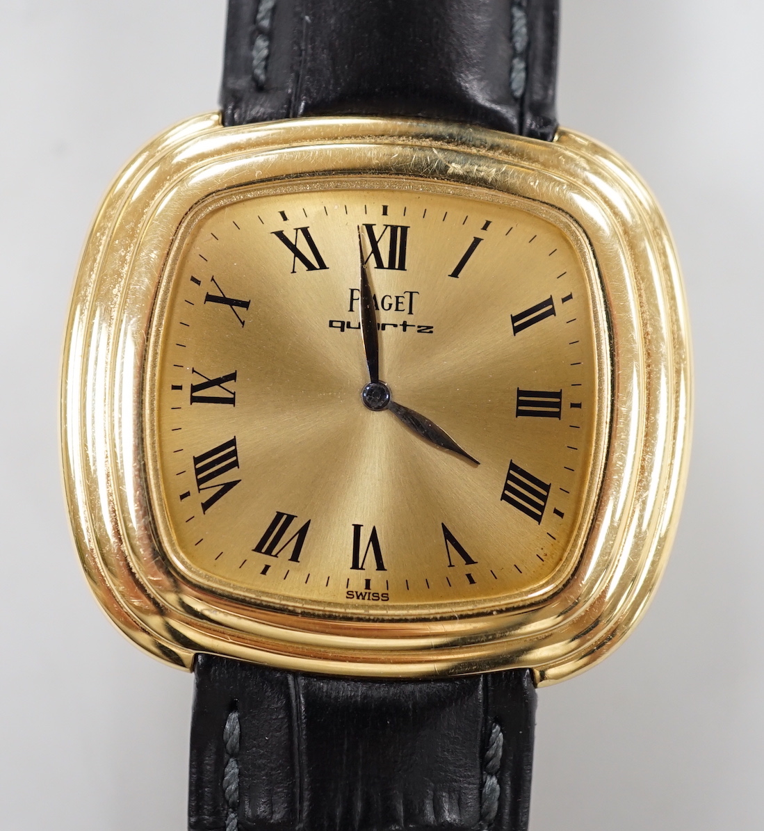 A gentleman's modern 18ct gold Piaget quartz dress wrist watch, with Roman dial, the case back with winding crown and numbered 75121 297646, case diameter 35mm, no box or papers, on associated leather strap.